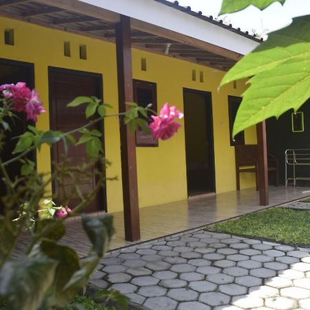 Blue Flame Inn Banyuwangi  Exterior foto