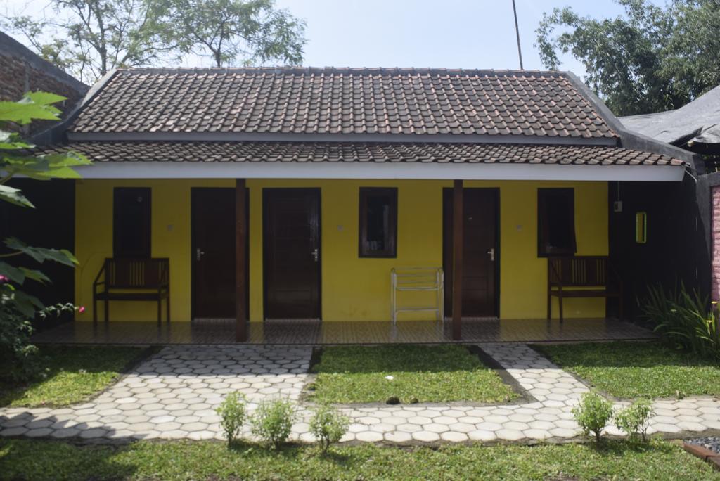 Blue Flame Inn Banyuwangi  Exterior foto